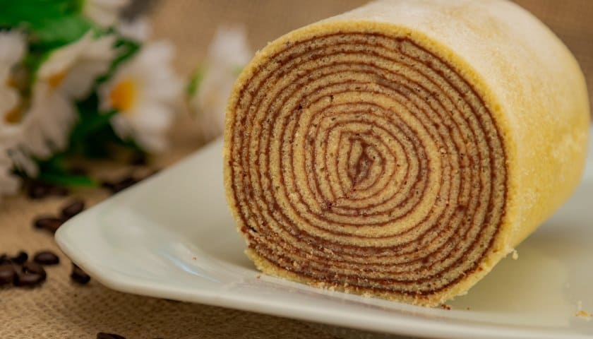 Receita de bolo de trigo para fazer em casa facilmente; fofinho e