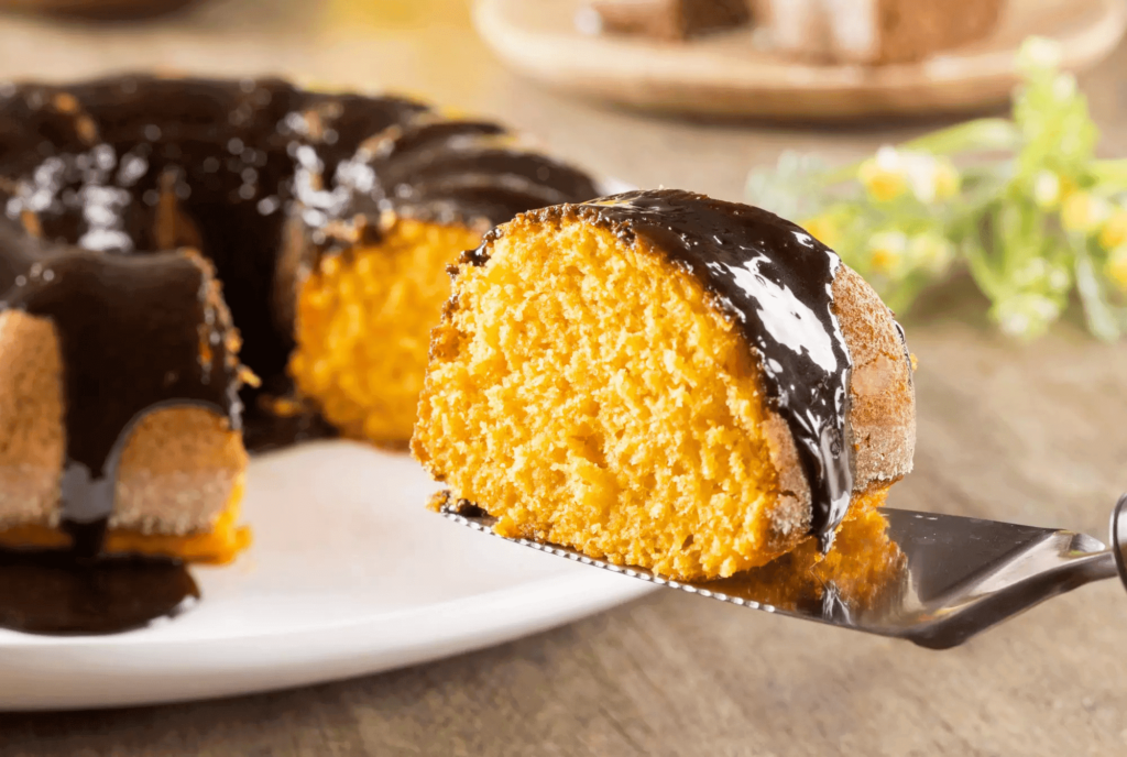 Bolo de cenoura com calda de chocolate fácil - Estadão