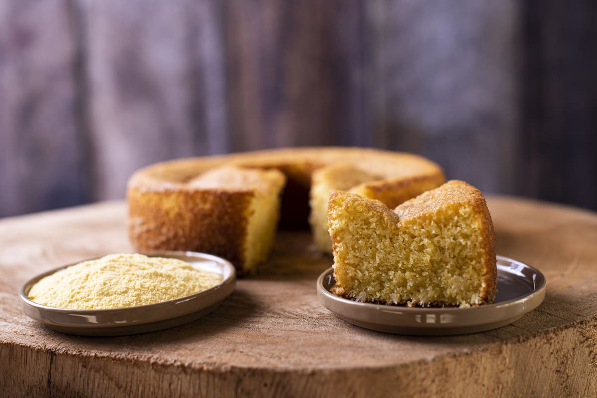 Bolo de fubá (Cornmeal Cake) - Sabor Brasil, fazer bolo de fubá 